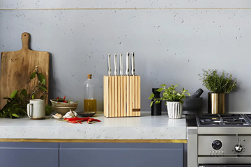 Knife in Block vs. Magnetic Strip: Which is Better for Your Blades?