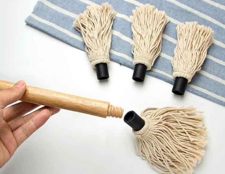 CHEF SUPPLY CO 45 cm - 18 Inch Basting Mop with Long Wood Handle and 4 Extra Replacement Heads